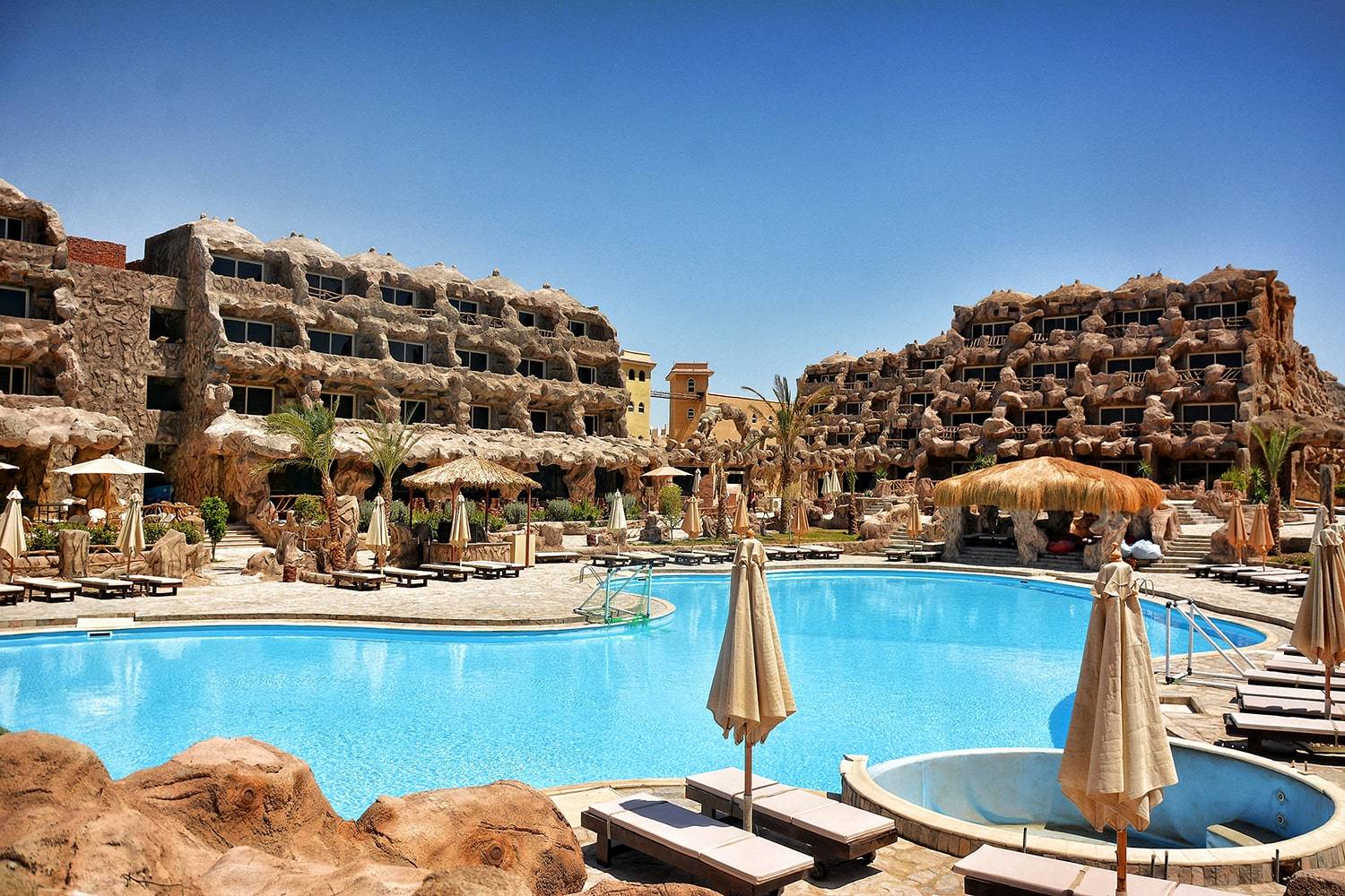 Caves Beach Resort - HURGHADA